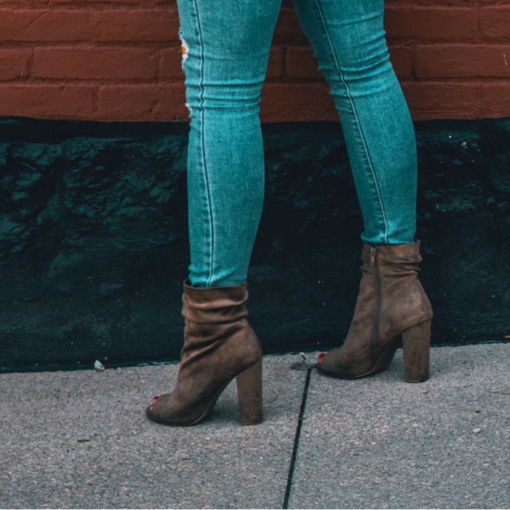 Open toe heeled boot
